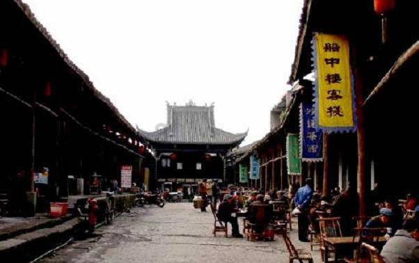 救援受困的长颈鹿